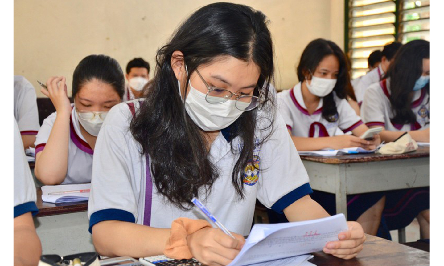 Sau kỳ thi, đây là thời điểm quan trọng để các thí sinh cân nhắc lựa chọn ngành nghề. Ảnh: Phương Nam