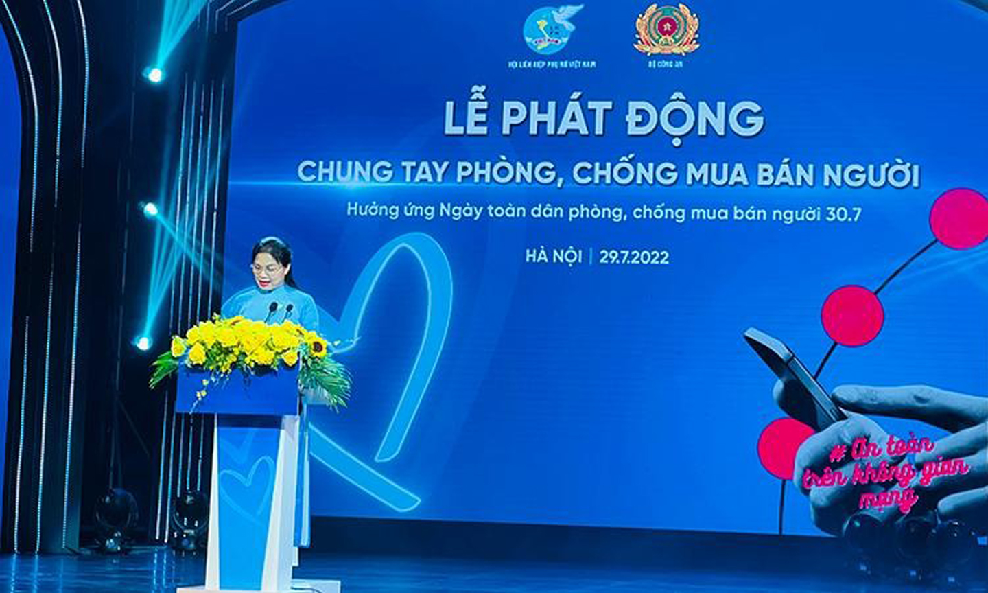 Chủ tịch Hội Liên hiệp Phụ nữ Việt Nam Hà Thị Nga phát biểu khai mạc buổi lễ.