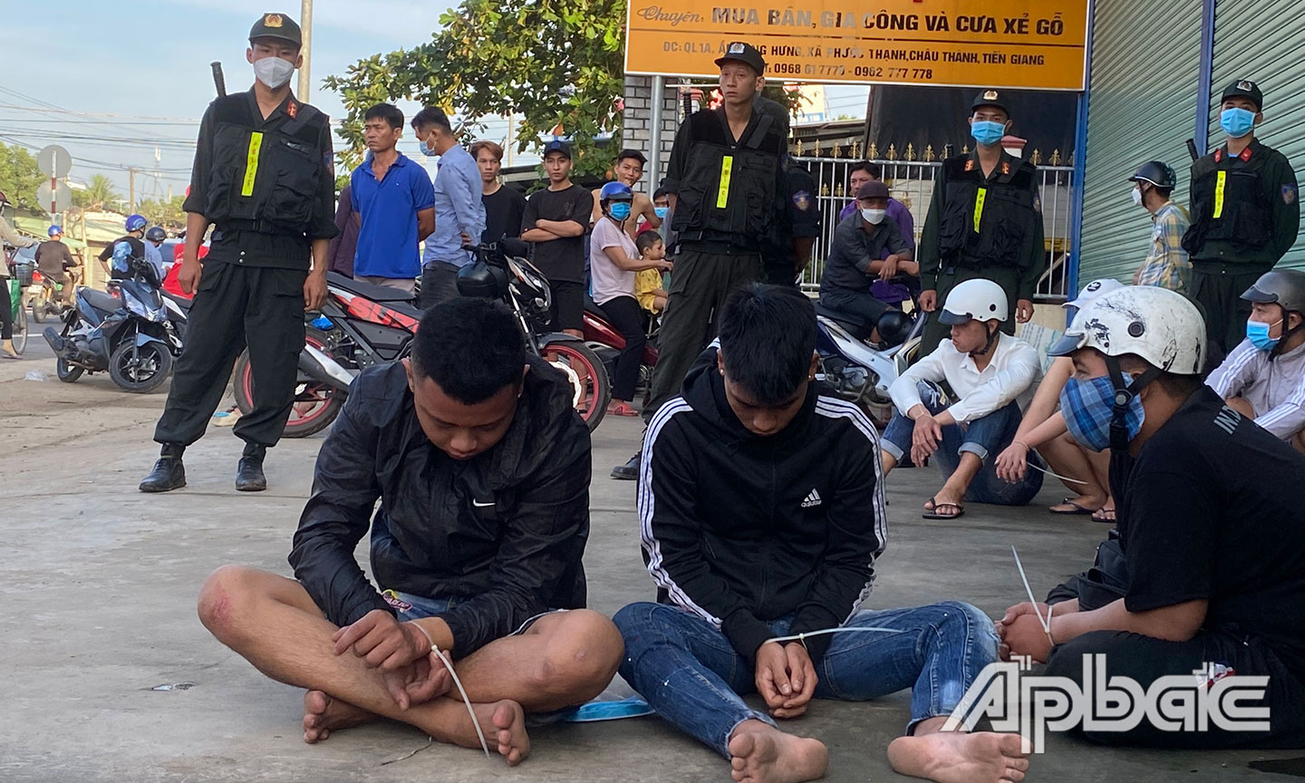 Nhóm quái xế bị phục kích vào rạng sáng 31-7.