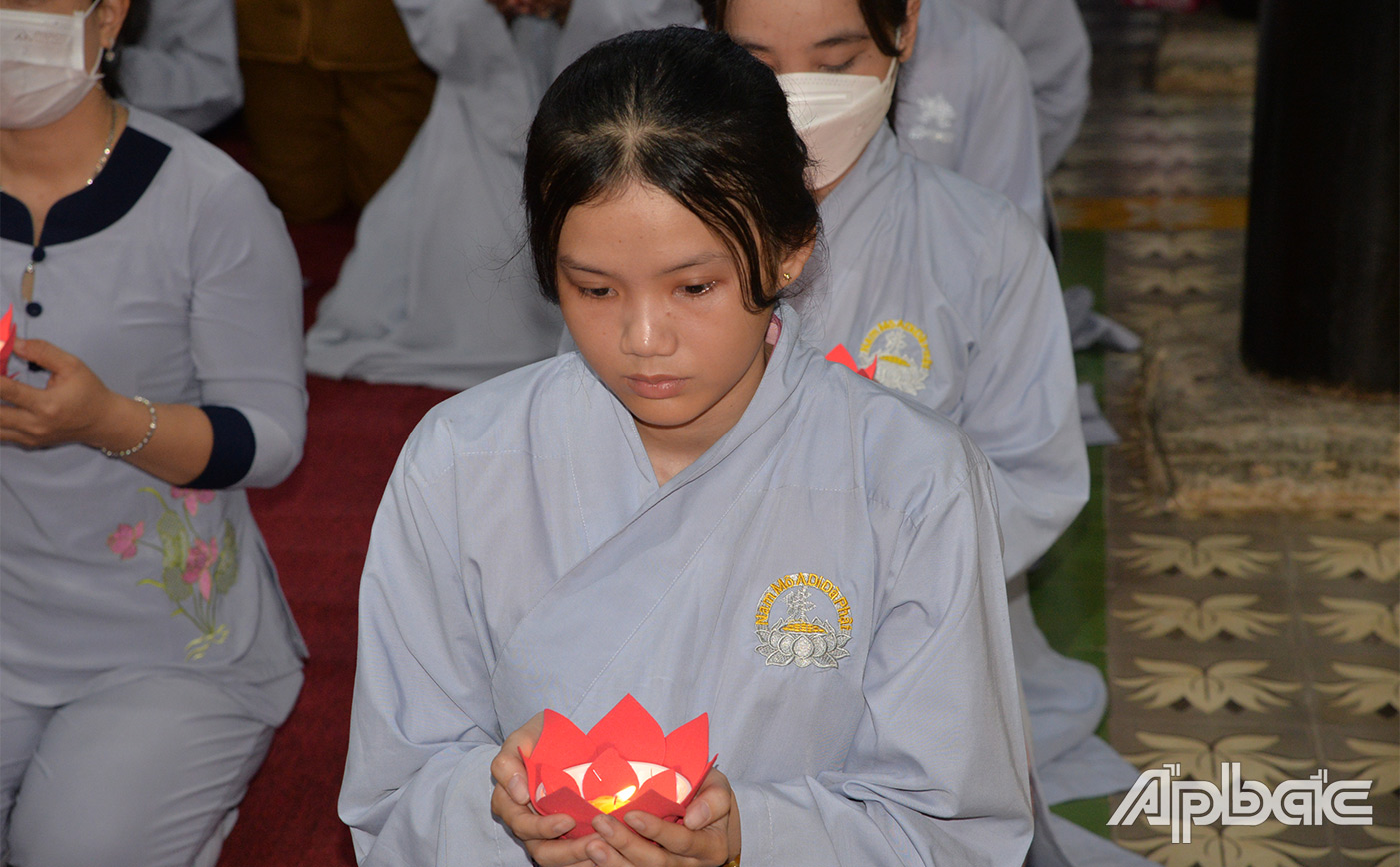 Lễ thấp nến tri ân cho các bậc cha mẹ