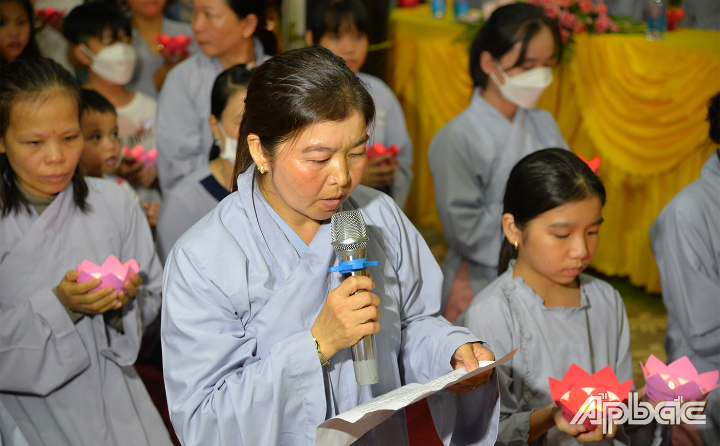 Phật tử ……. Sẽ thay lời cho all các người con hiếu thảo trong đạo tràng TĐSTLT dâng lên lời cảm niệm tri ân.