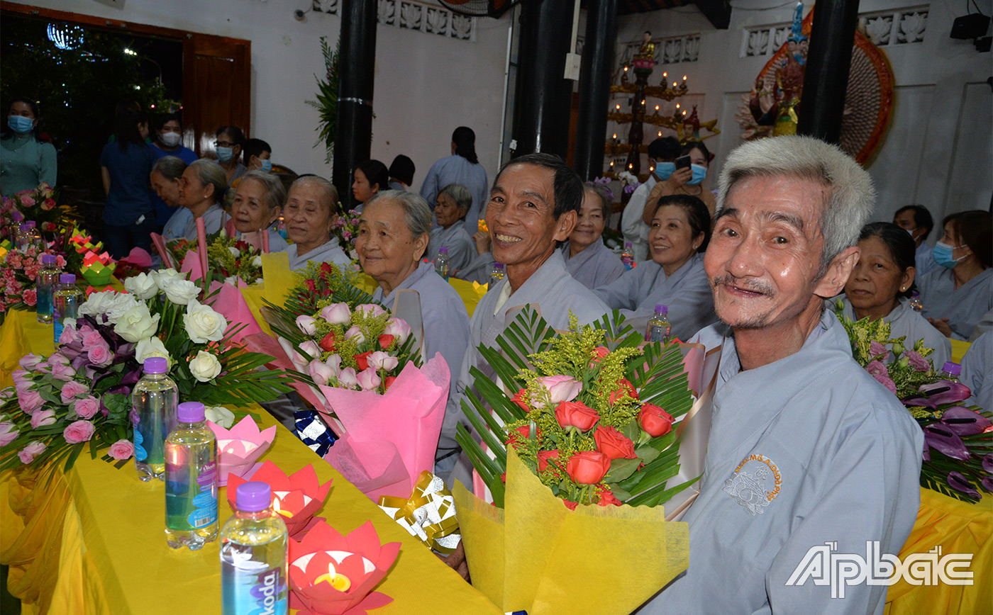 có giọt nước mắt của niềm hạnh phúc vô biên vì may mắn còn cha, còn mẹ