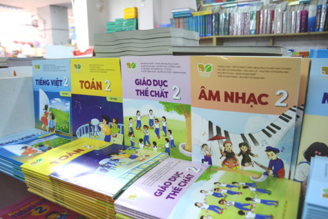 Để mỗi học sinh có thể được mượn sách giáo khoa