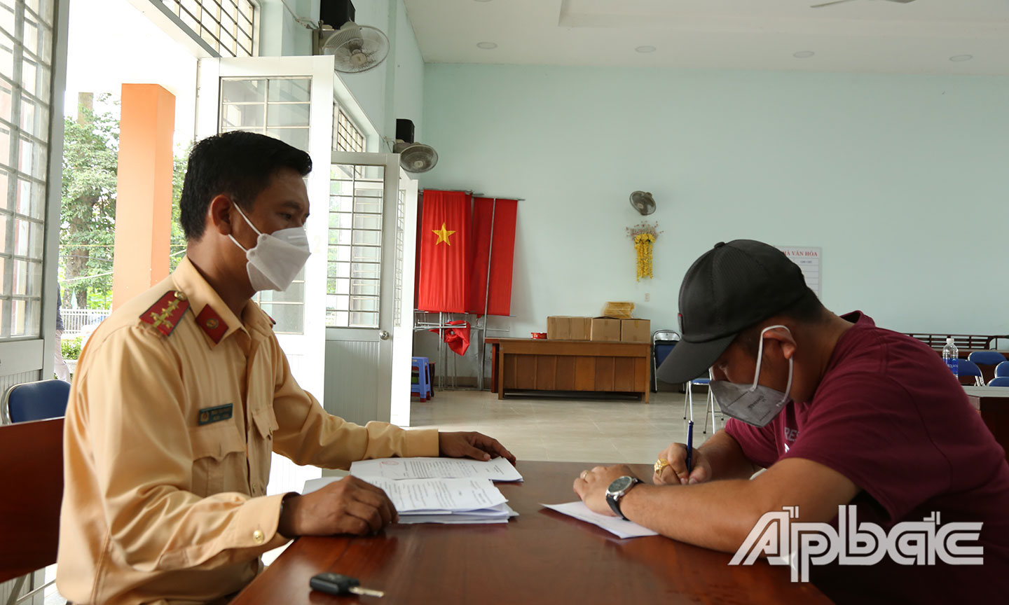 Cho các chủ doanh nghiệp ký cam kết.