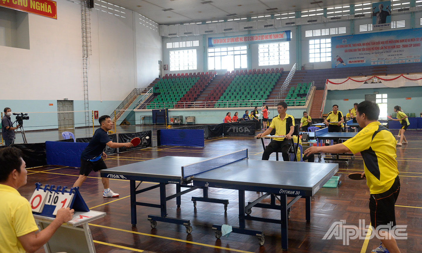Các VĐV thi đấu bộ môn Bóng bàn.