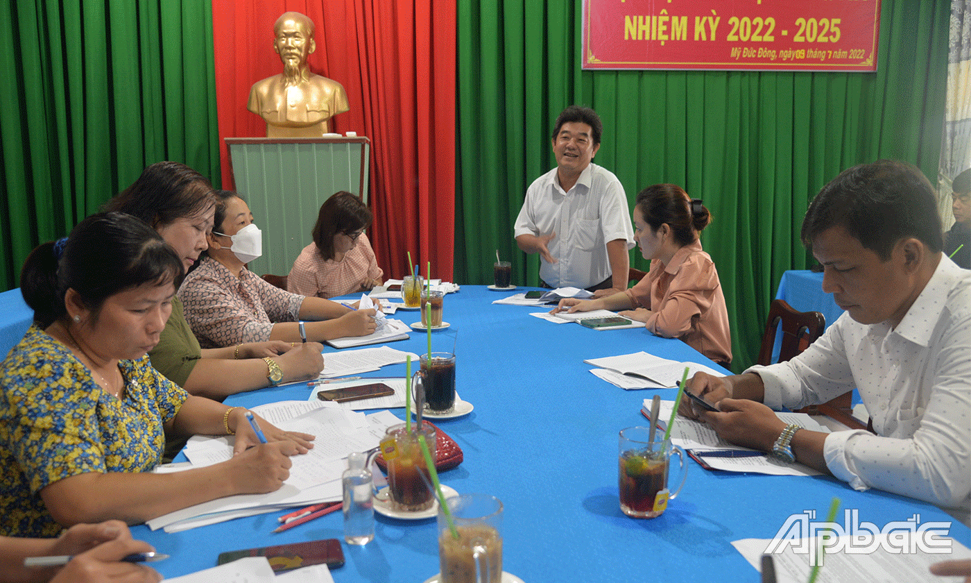 Ban chỉ đạo xã Mỹ Đức Đông trình bày những thuận lợi, khó khăn trong quá trình thực hiện Đề án 938.