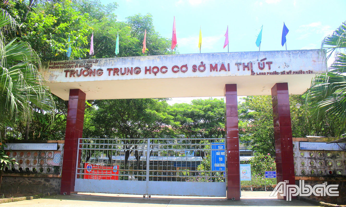 Trường THCS  tại ấp Long Phước, xã Mỹ Phước Tây vinh dự mang tên Mai Thị Út.