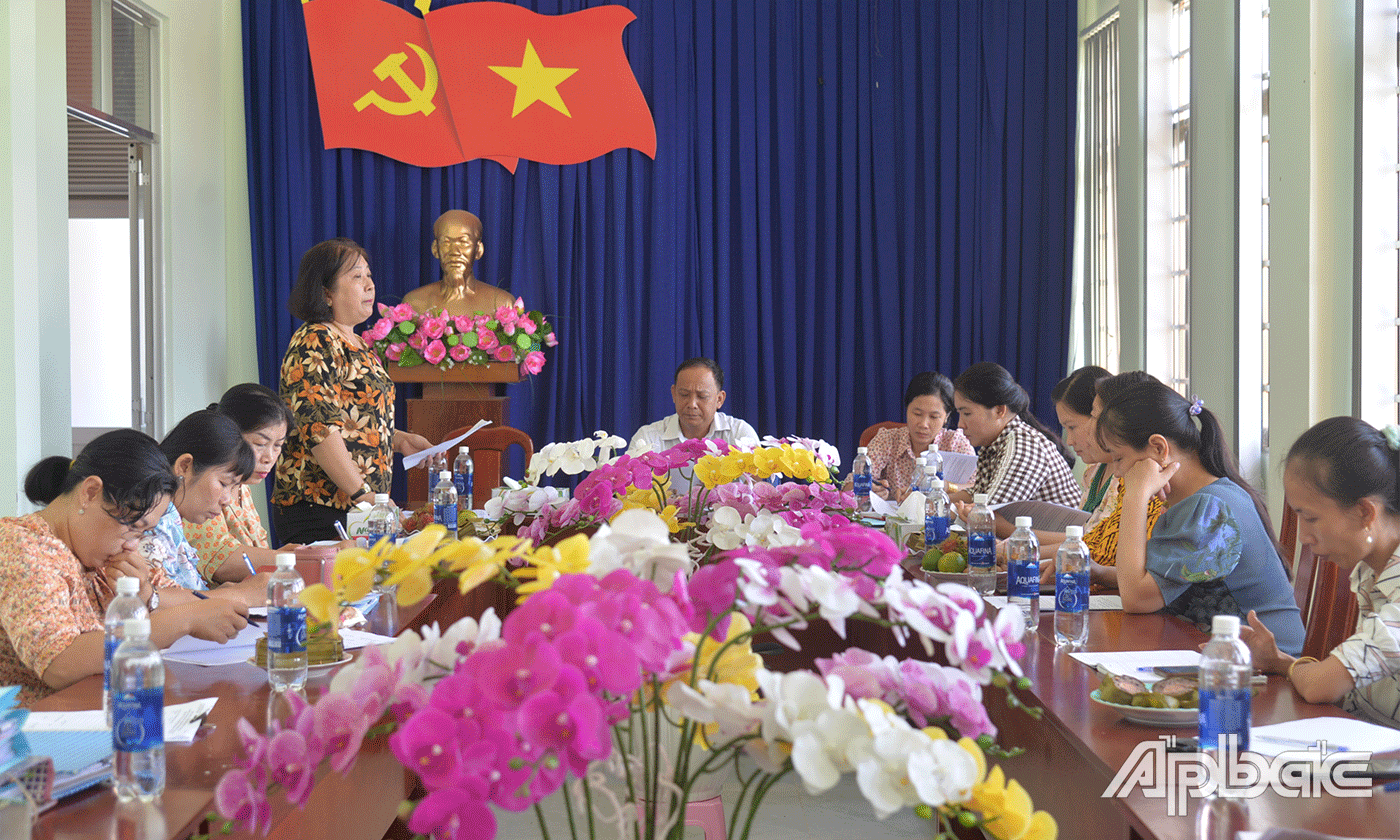 Đoàn giám sát xã Phú Thạnh và huyện Tân Phú Đông.