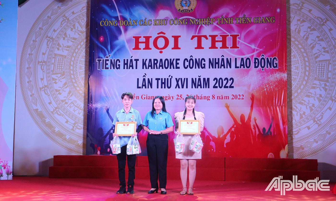 Đồng chí Nguyễn Thị Thùy Dương, Chủ tịch Công đoàn các Khu công nghiệp tỉnh Tiền Giang 