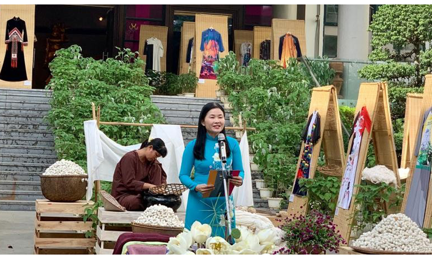 Phó Chủ tịch Hội Liên hiệp Phụ nữ Việt Nam Tôn Ngọc Hạnh phát biểu khai mạc triển lãm.