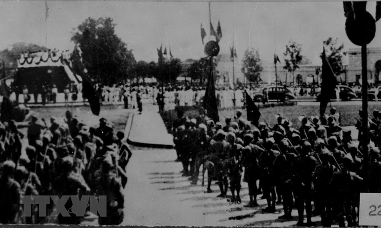 Vườn hoa Ba Đình trong ngày 2-9-1945. (Nguồn: Ảnh Tư liệu TTXVN)