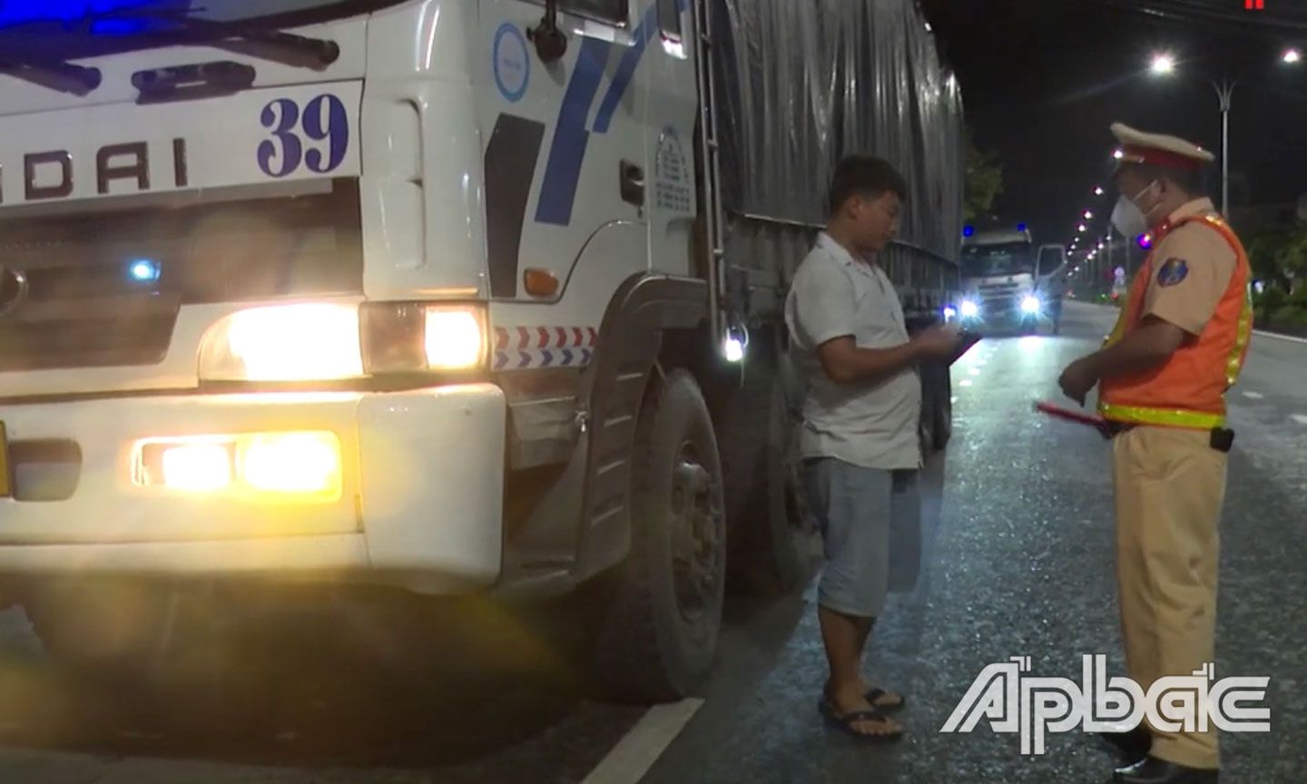 Buộc hạ tải nếu vi phạm.