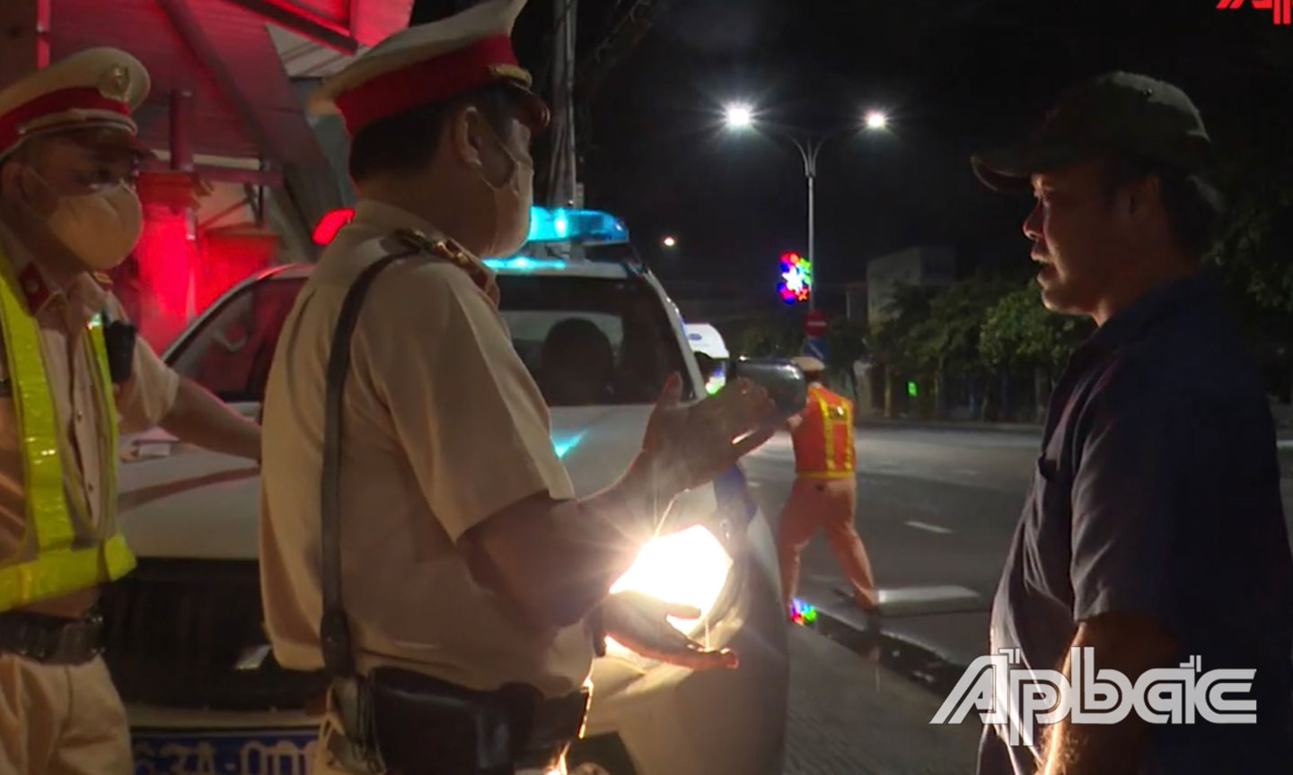 Nhiều trường hợp vi phạm còn cố tình không chấp hành hiệu lệnh.