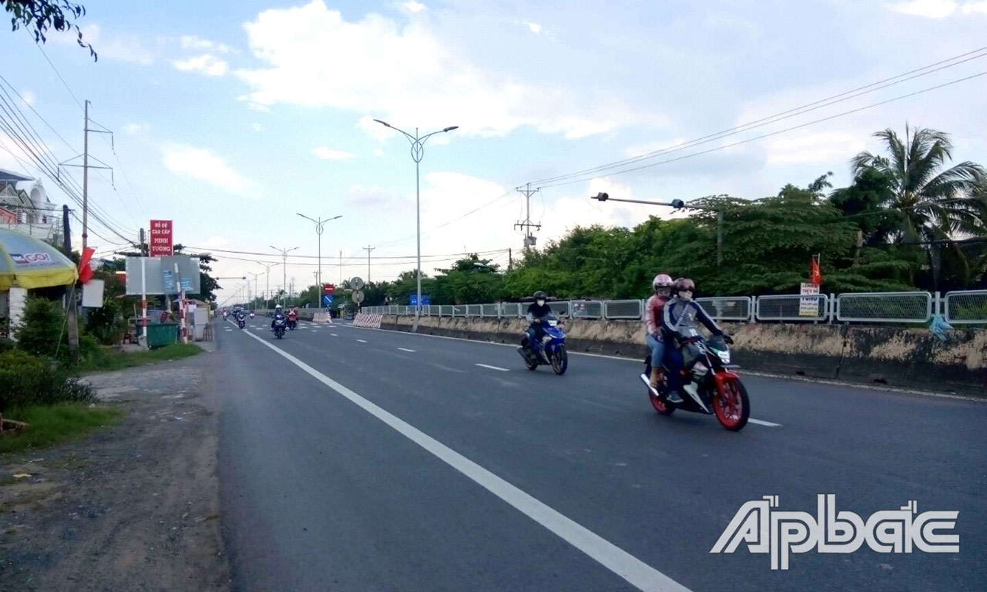 Đoạn đường hướng về ngã tư Lương Phú khá vắng phương tiện. Ảnh chụp lúc 16 giờ chiều ngày 1-9.