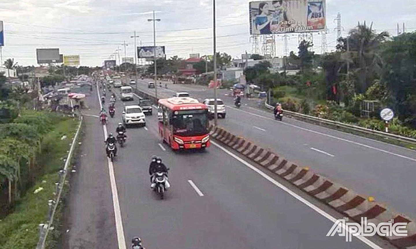 Đường Quốc lộ 1 đoạn qua xã An Thái Trung (huyện Cái Bè, tỉnh Tiền Giang)