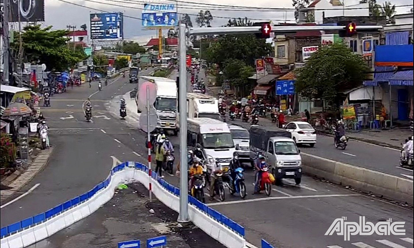 Phương tiện lưu thông thông thoáng qua ngã ba An Thái Trung.