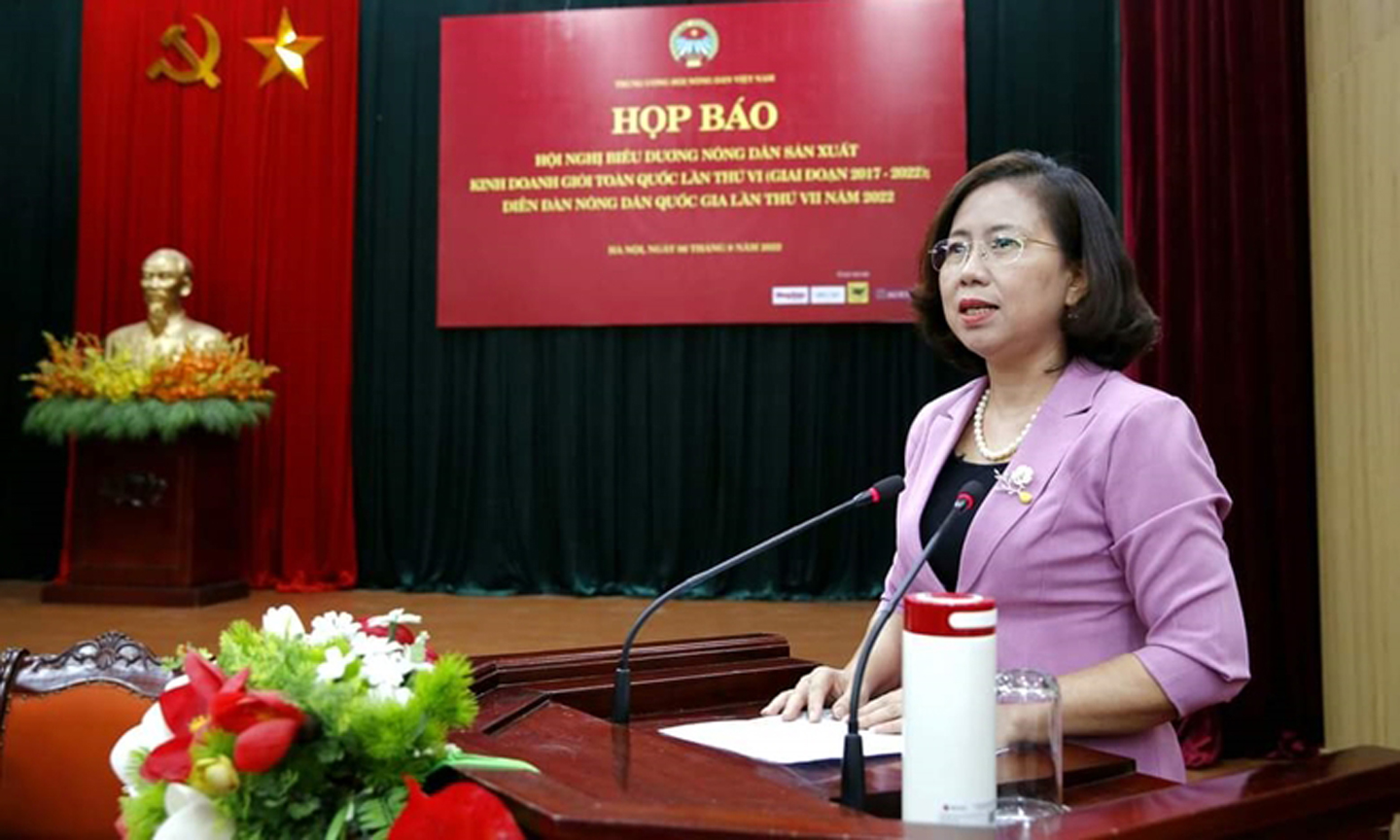 Bà Bùi Thị Thơm, Phó Chủ tịch Ban Chấp hành Trung ương Hội Nông dân Việt Nam tại họp báo (Ảnh: PV)