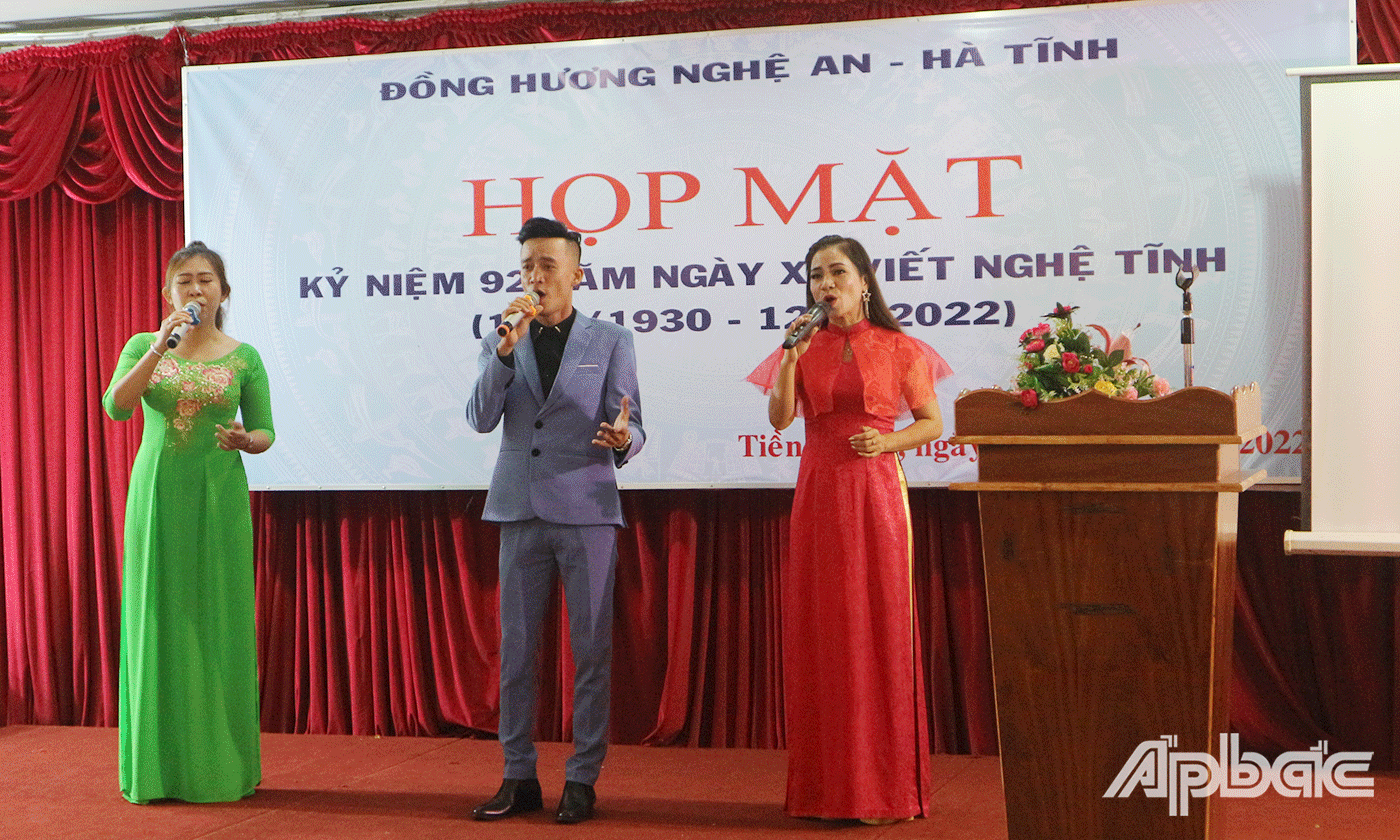 Văn nghệ với các tiết mục tình yêu quê hương Nghệ An, Hà Tĩnh 