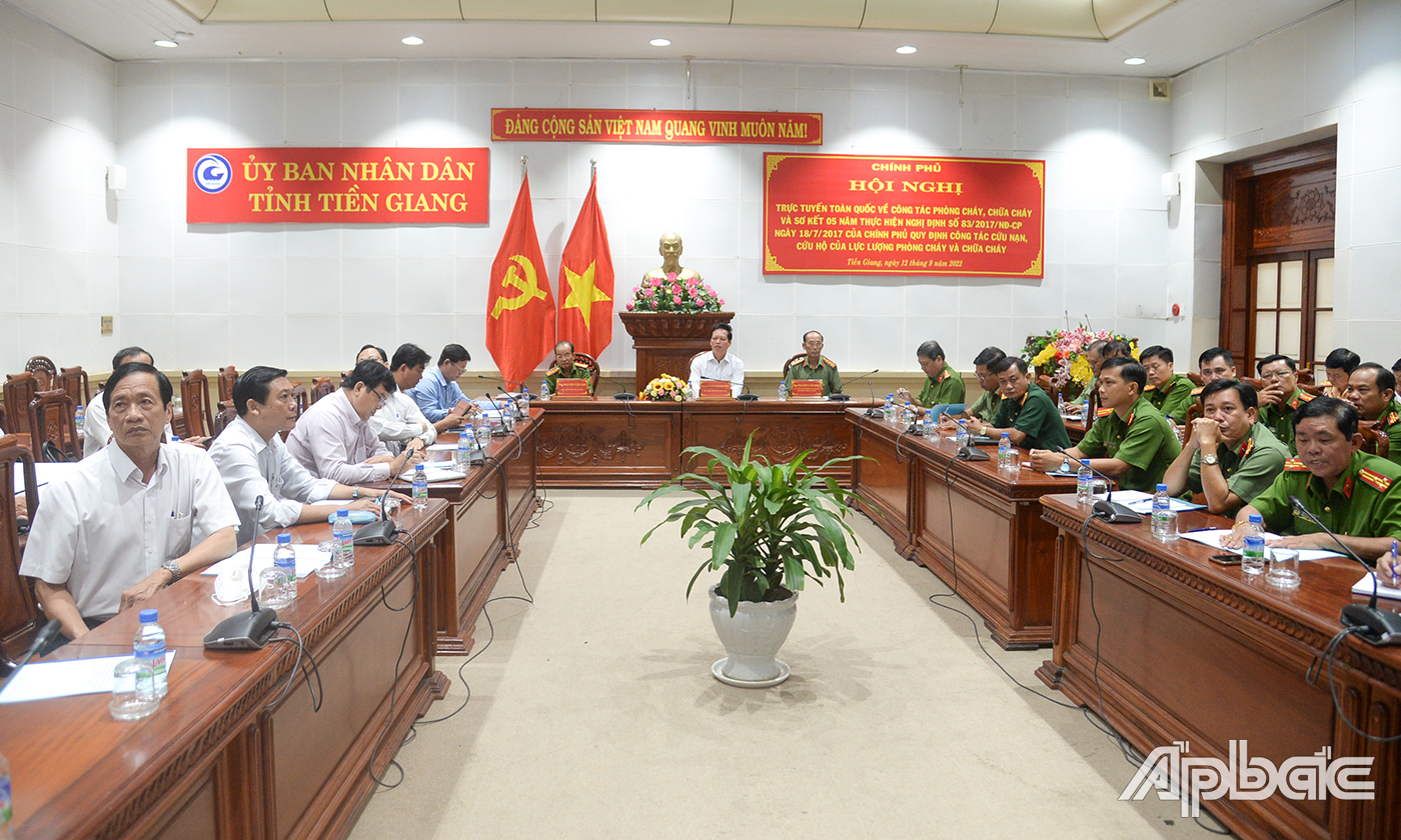 Quang cảnh tại điểm cầu Tiền Giang