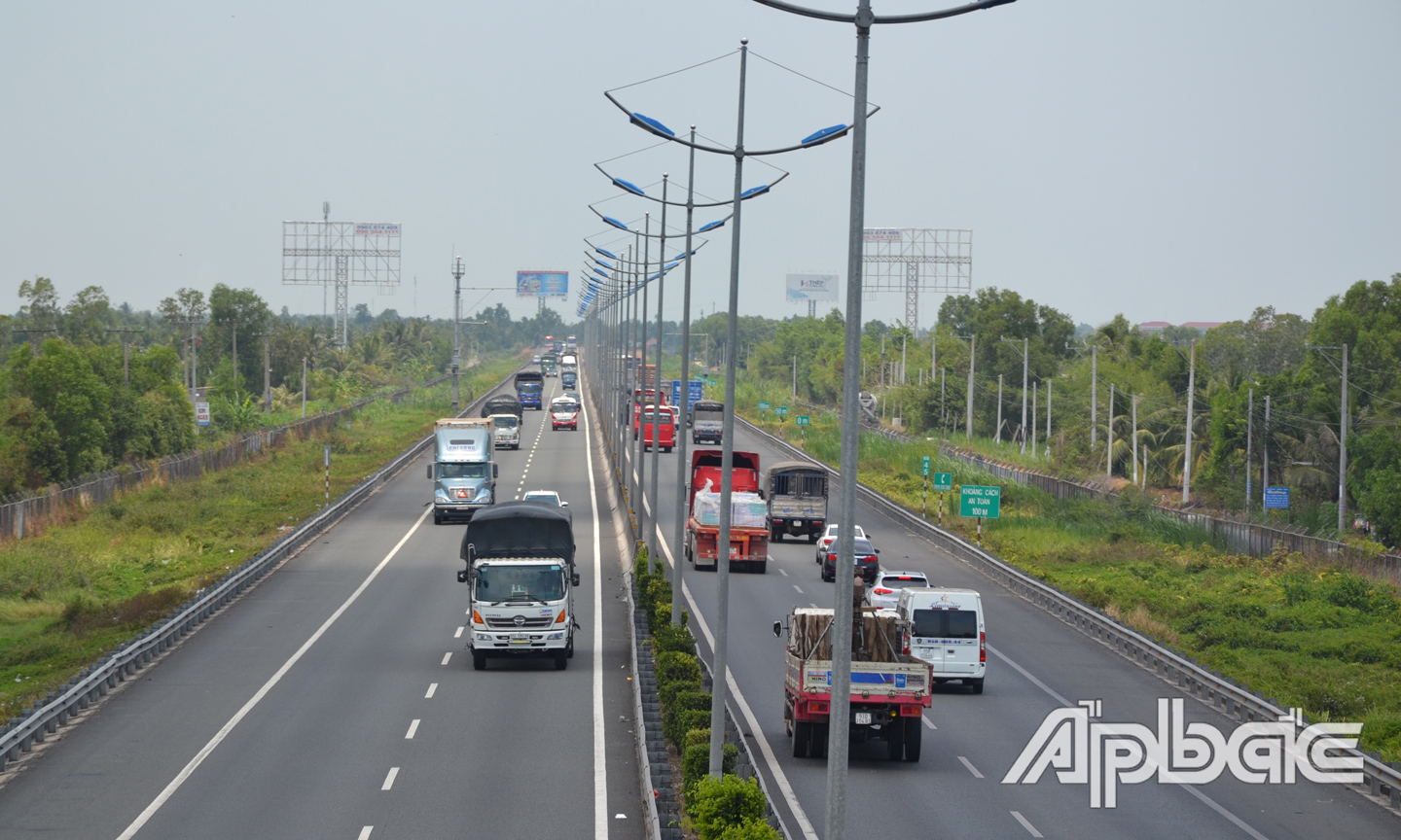 Hạ tầng giao thông được đầu tư là tiền đề quan trọng để Tiền Giang vươn lên.