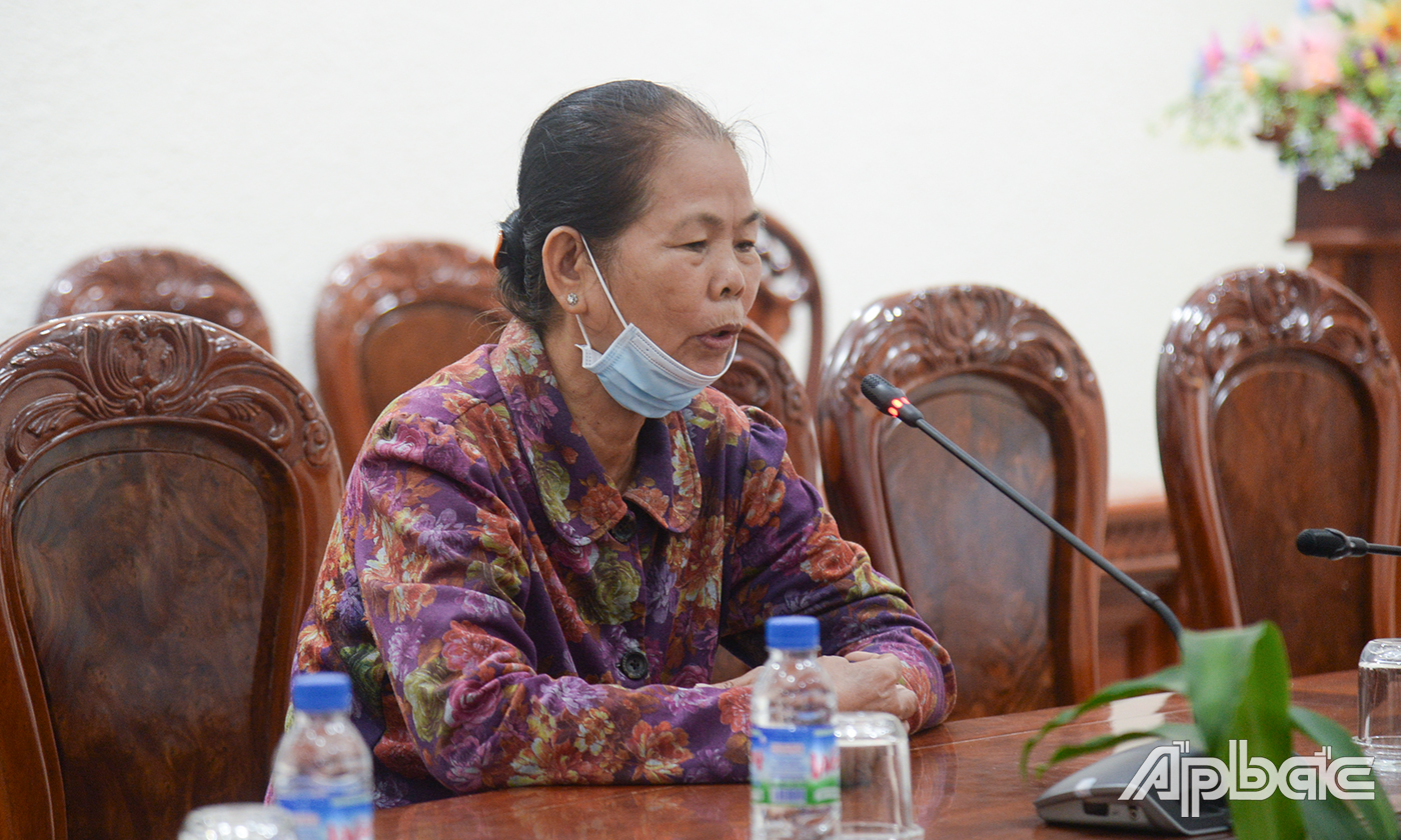 Bà Lê Thị Lượng trình bày nội dung khiếu nại.