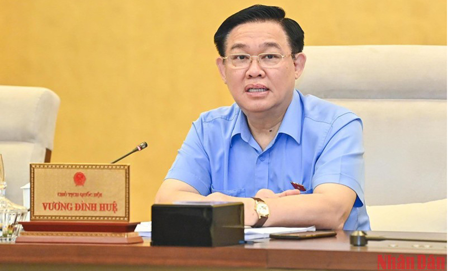 Chủ tịch Quốc hội Vương Đình Huệ phát biểu ý kiến tại phiên họp.