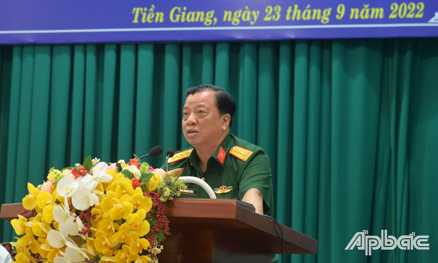 Đại biểu phát biểu tham luận tại hội nghị.