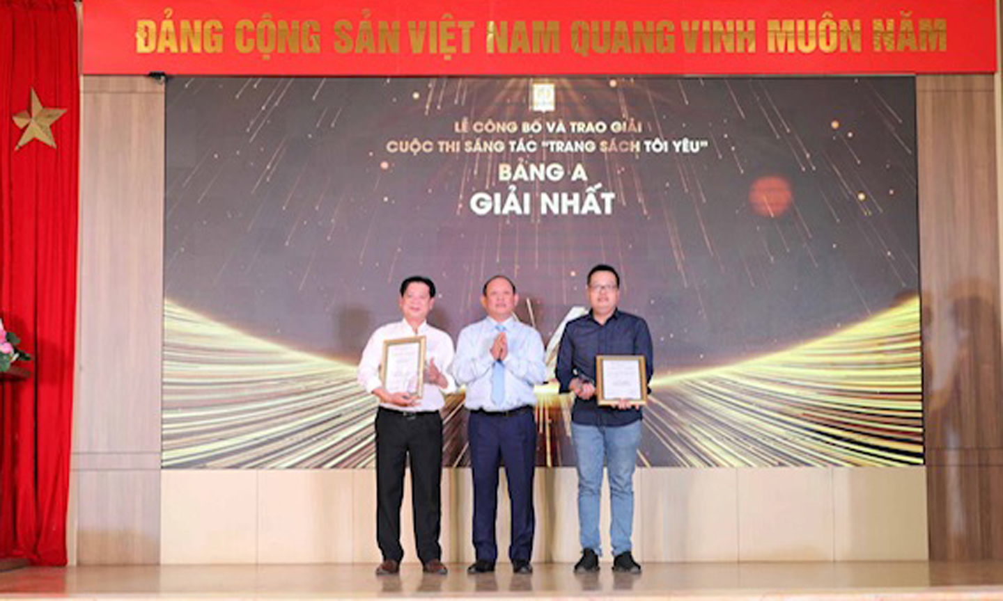 Hai tác phẩm đoạt giải nhất bảng A gồm: