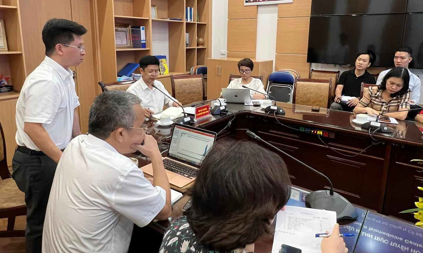 TS Nguyễn Trọng Khoa- Phó Cục trưởng Cục Quản lý Khám chữa bệnh chủ trì cuộc họp.(Ảnh: Lê Hảo)