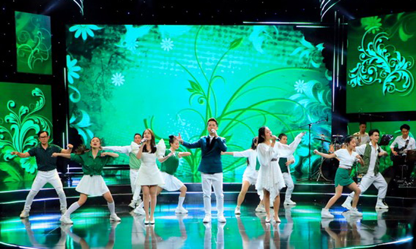 Tiết mục Cuộc đời vẫn đẹp sao trong chương trình Miền ký ức - Những bài ca không quên