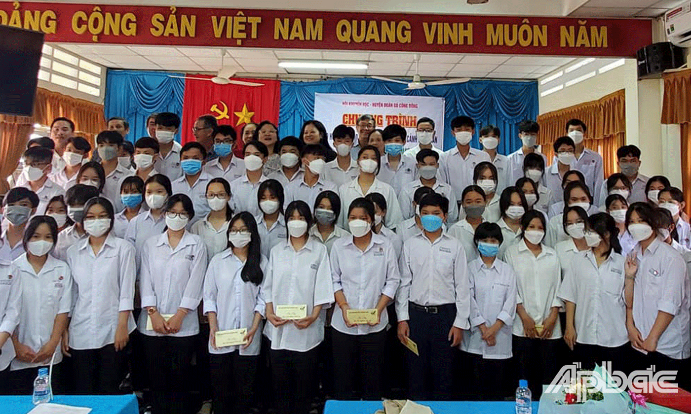 qua chương trình, nhằm hỗ trợ và động viên đoàn viên học sinh khó khăn tiếp tục vượt khó vươn lên, đạt thành tích trong học tập