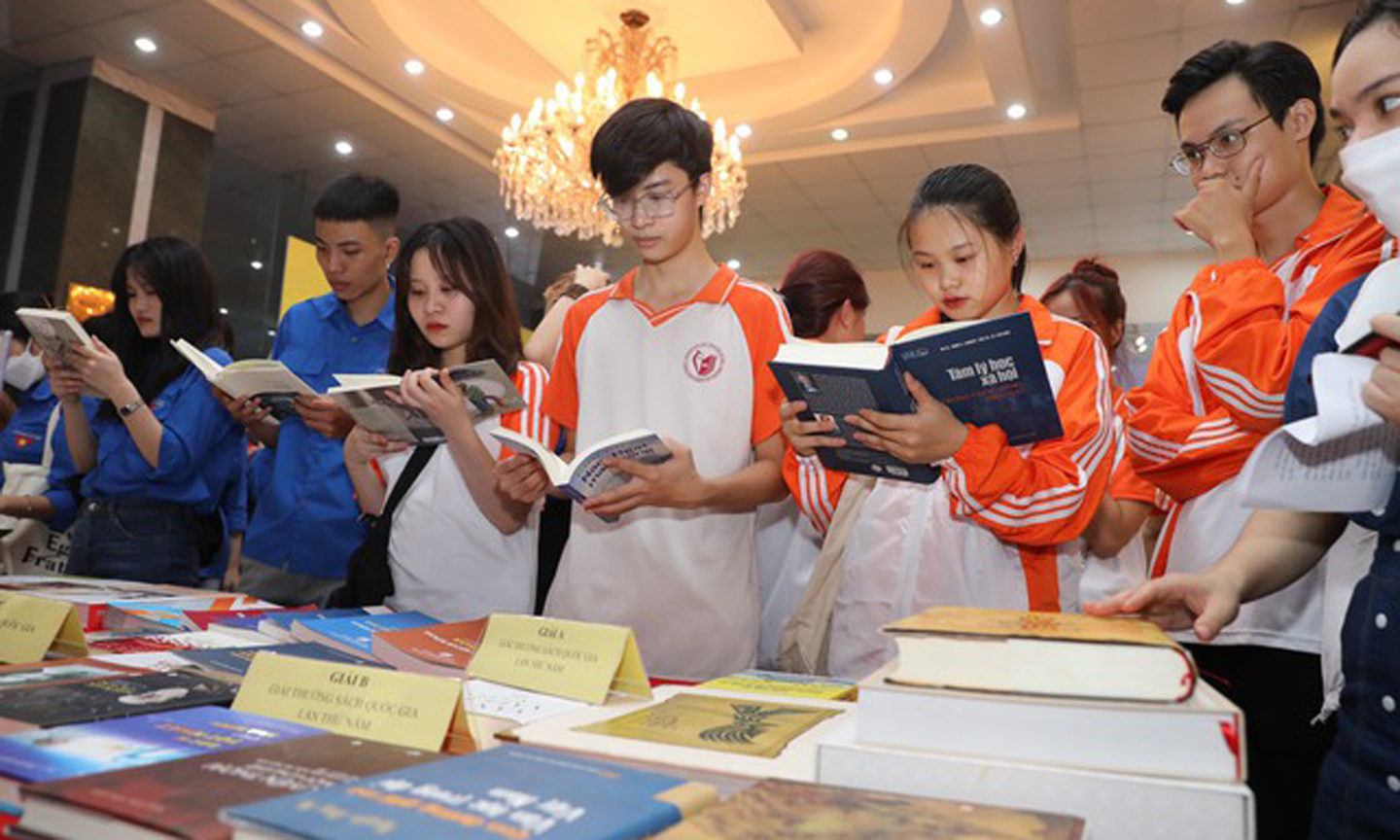 Giải thưởng Sách quốc gia lần thứ năm có 48/57 nhà xuất bản tham dự với 298 bộ sách và tên sách, gồm 386 cuốn - Ảnh: VGP