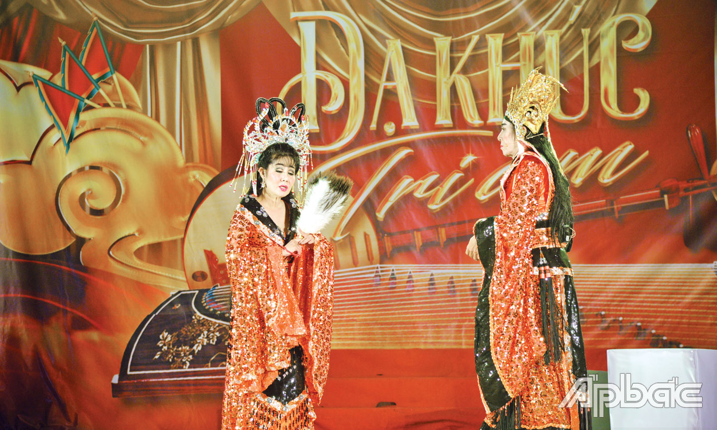 Chương trình “Dạ khúc tri âm” được tổ chức định kỳ tại Rạp hát Thầy Năm Tú.