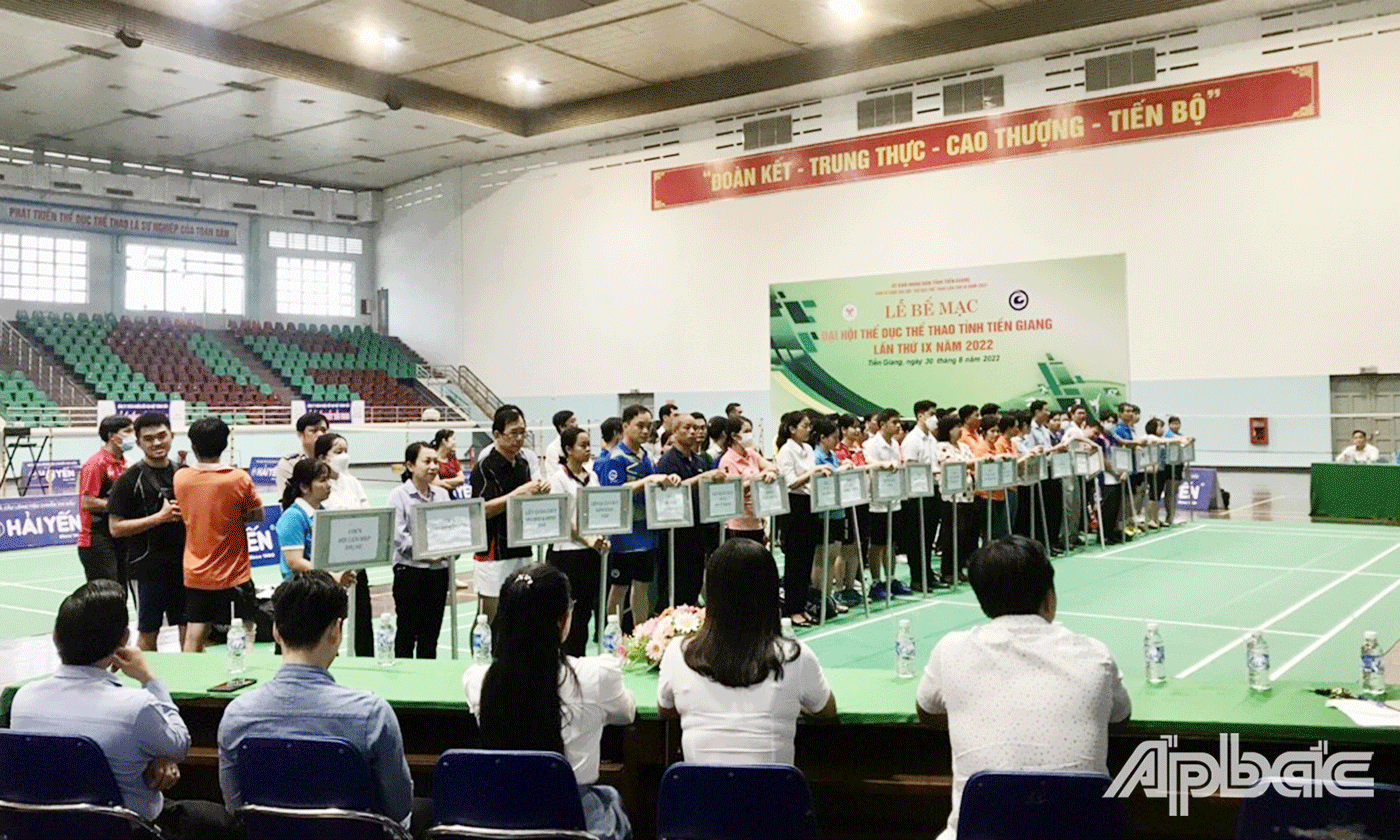 Giải Cầu lông luôn thu hút đông đảo lực lượng đoàn viên, cán bộ, công chức, viên chức, lao động trong Khối tham gia