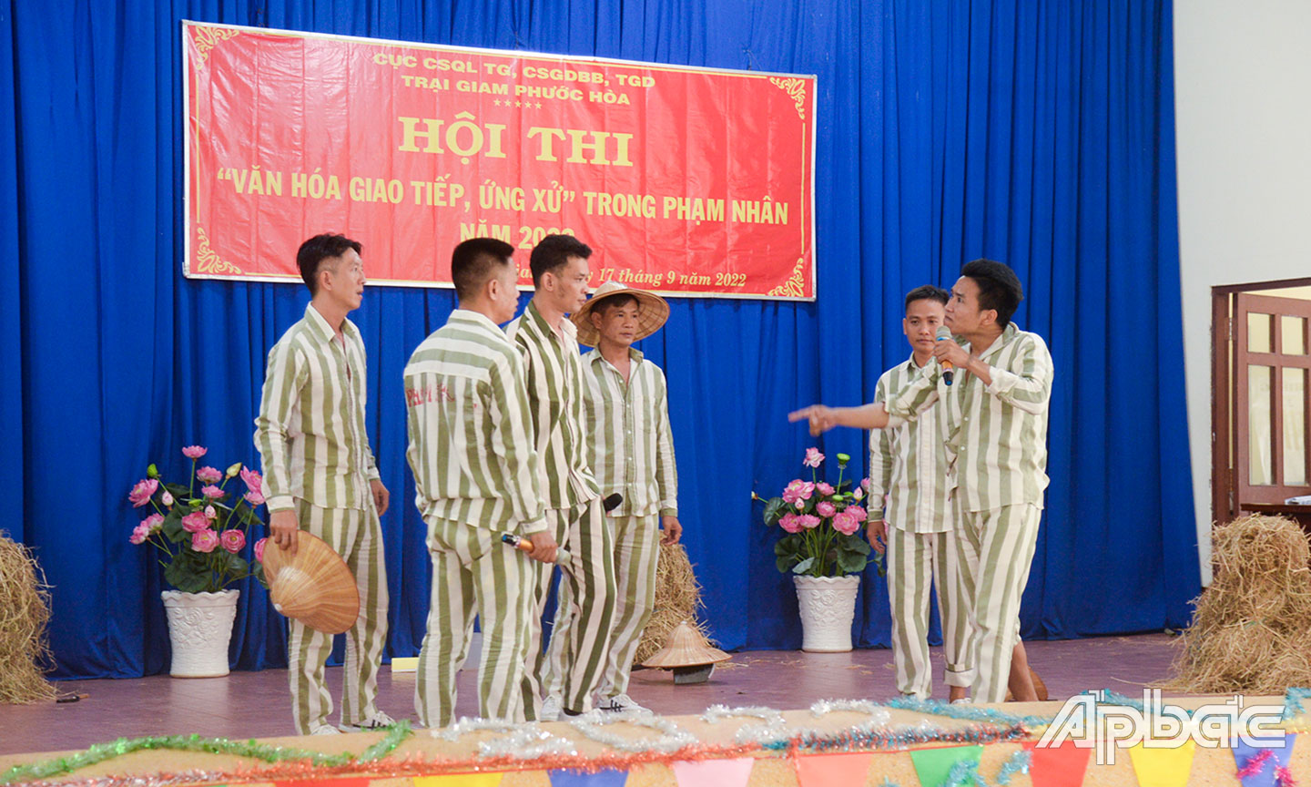 Các phân trại xây dựng tiểu phẩm về văn hóa ứng xử giao tiếp của phạm nhân trong môi trường trại giam.