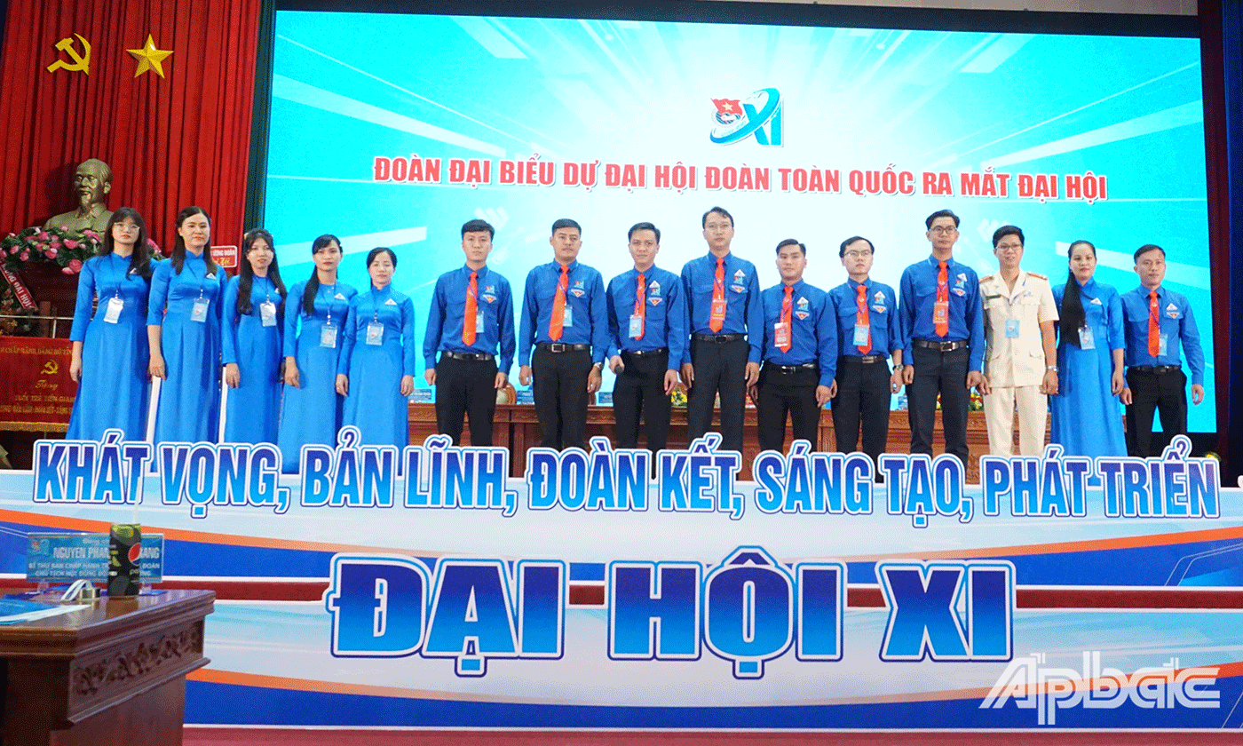 Đoàn đại biểu chính thức dự Đại hội Đoàn toàn quốc lần thứ XII, nhiệm kỳ 2022 - 2027 ra mắt Đại hội. 