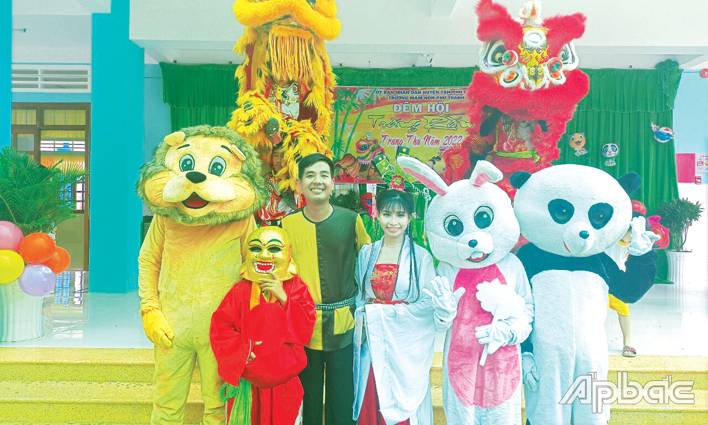 Trung tâm tổ chức chương trình văn nghệ phục vụ trẻ em các xã dịp Tết Trung thu 2022.                          			                                                                                                                                       Ảnh: PHẠM THOẠI 