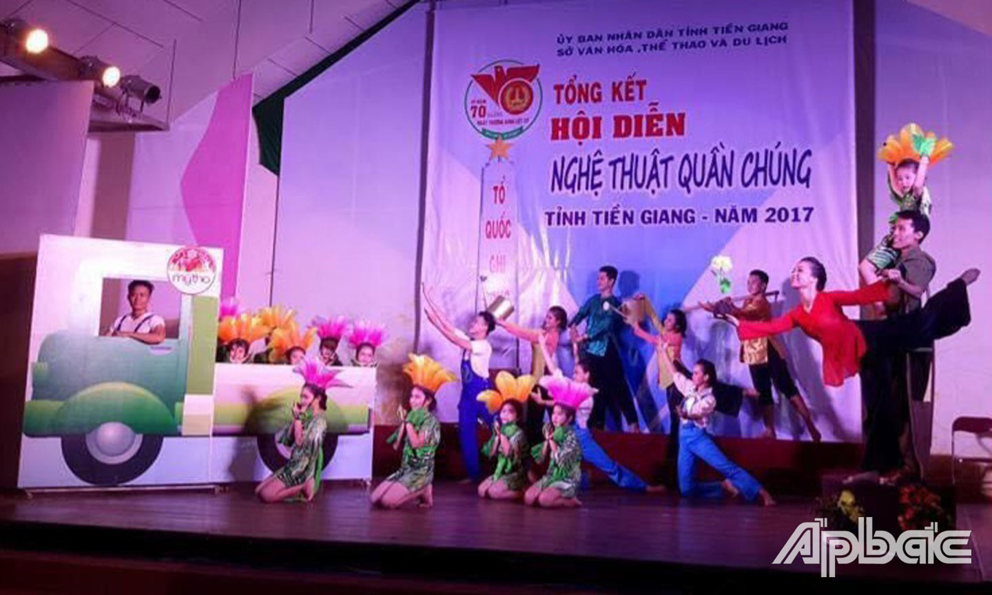 Tiết mục “Hoa dâng đời”, Lê Trâm đoạt giải Biên đạo xuất sắc.