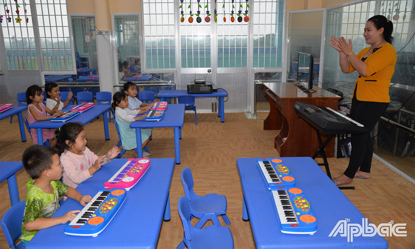 Hoạt động dạy học ở bậc mầm non rất vất vả, vì vậy các cô phải đầu tư rất nhiều cho các tiết dạy của mình.