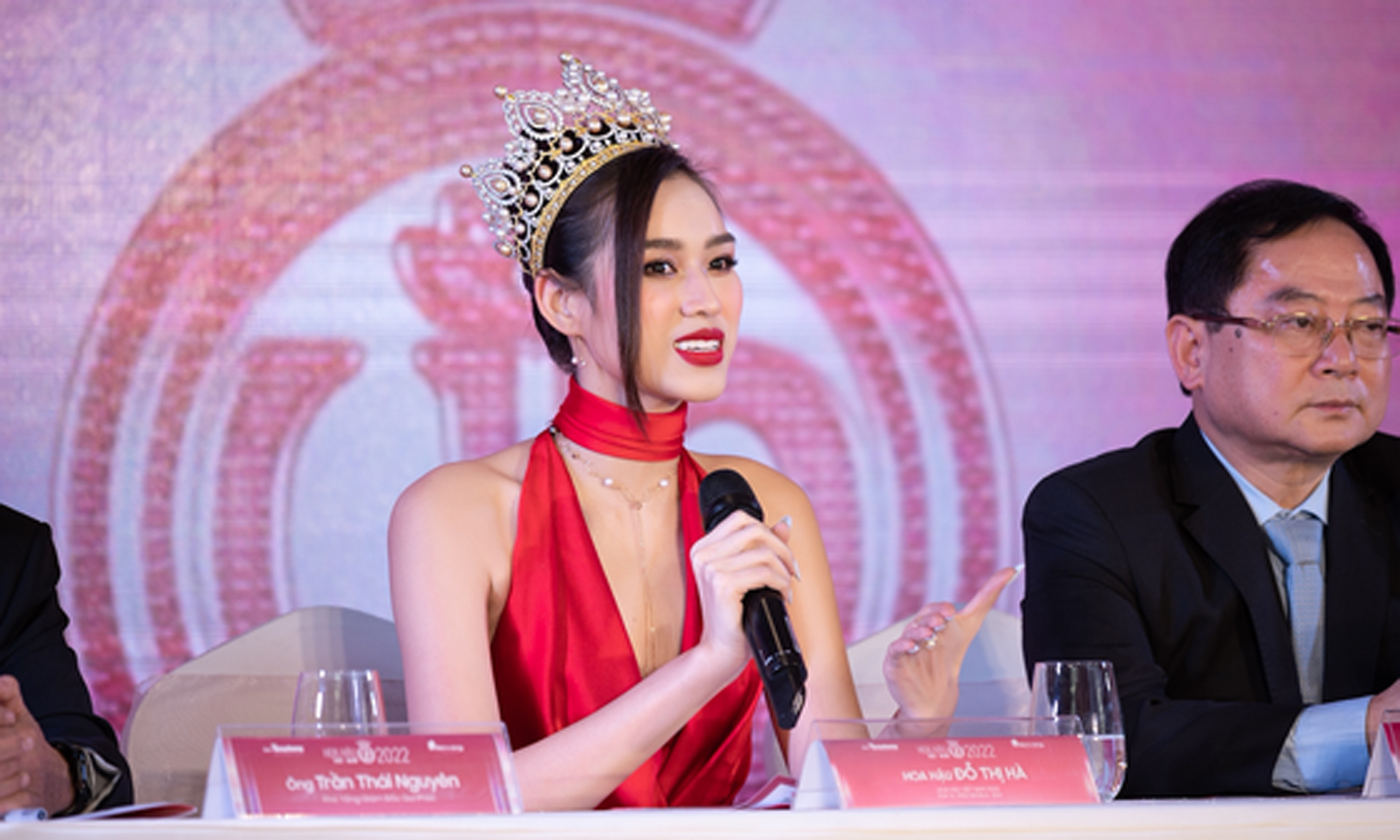 Hoa hậu Đỗ Thị Hà.