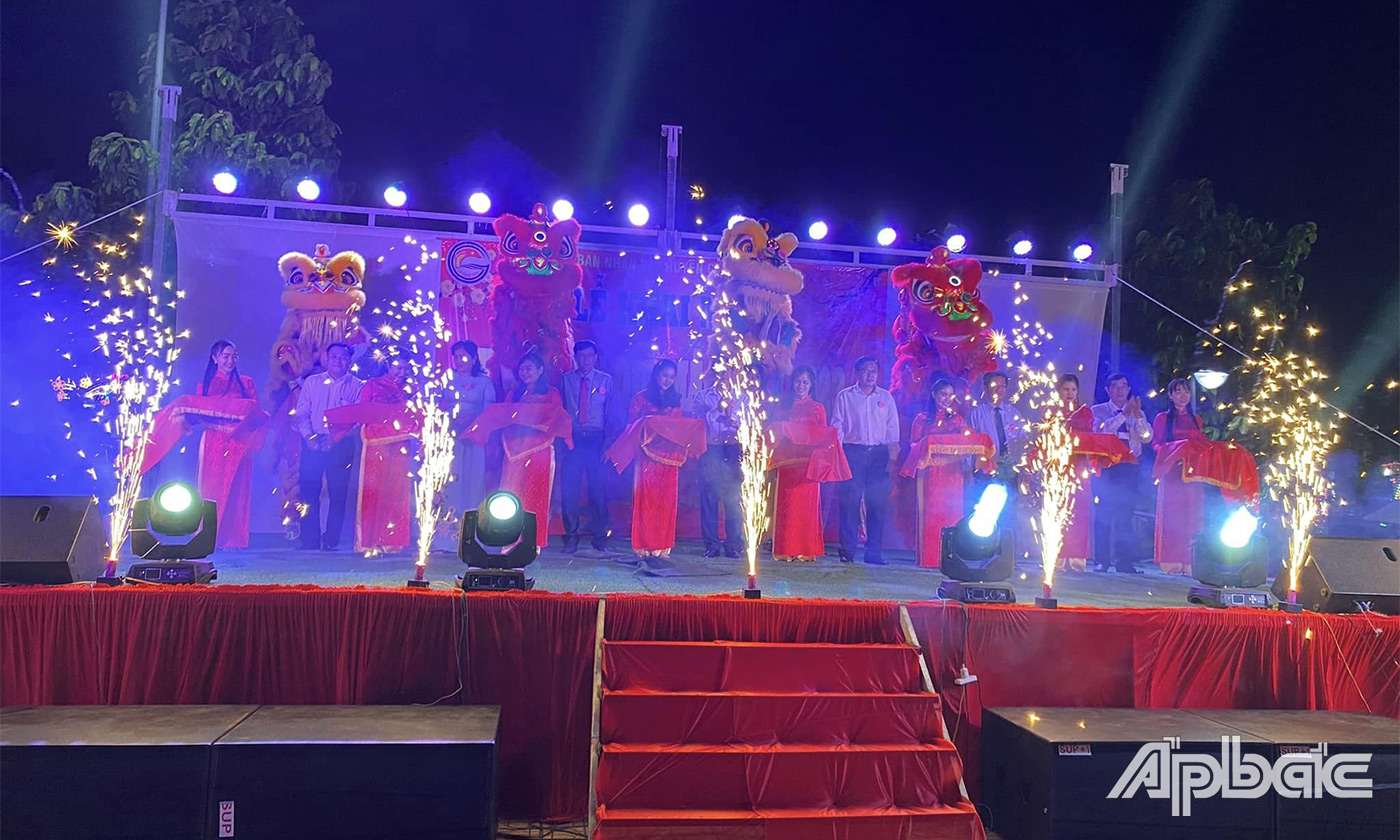 Lãnh đạo tỉnh, huyện cắt băng