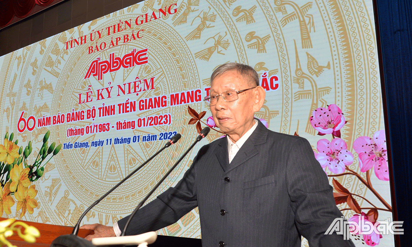 Đồng chí Huỳnh Văn Niềm, nguyên Bí thư tỉnh ủy phát biểu tại buổi họp mặt.