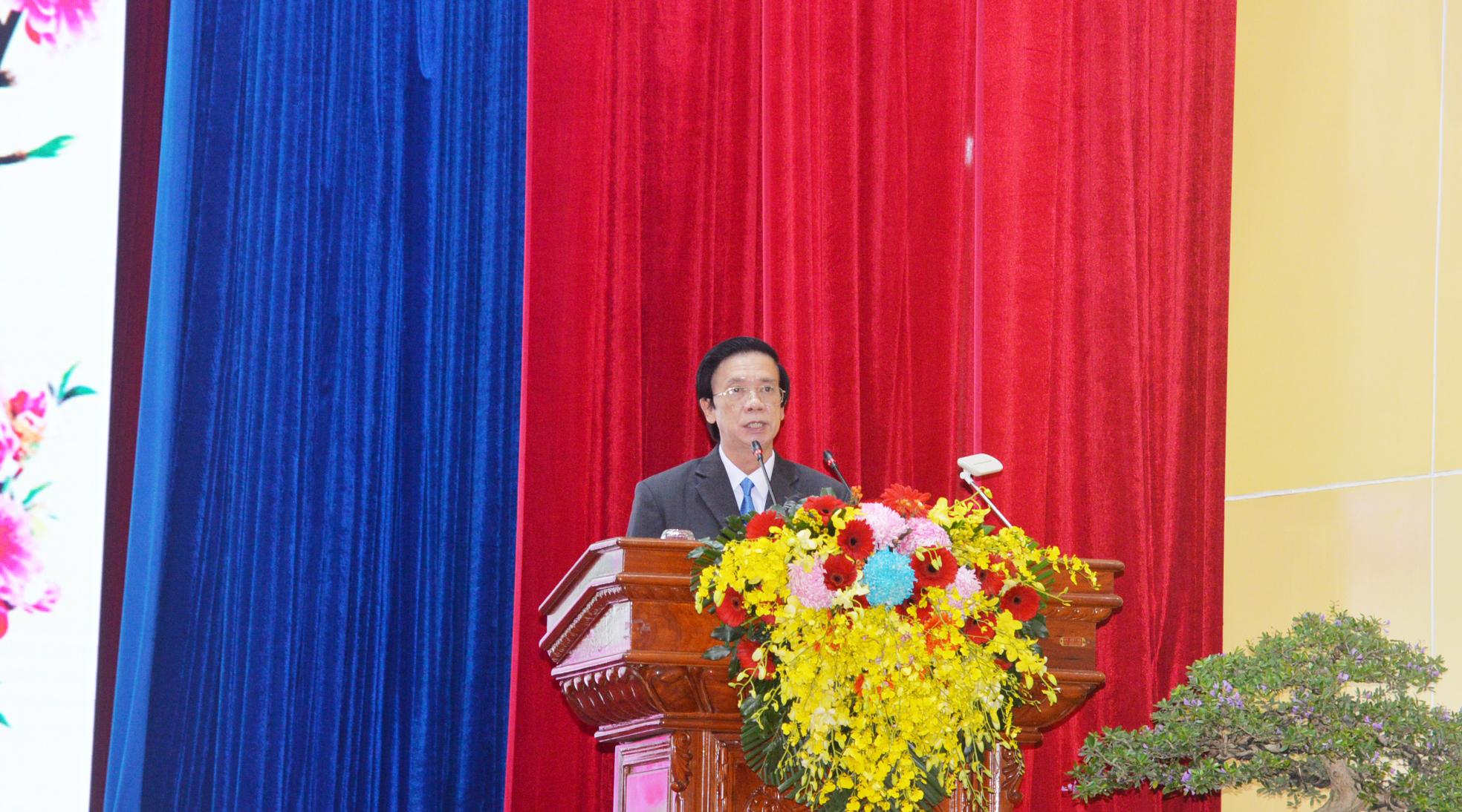 Đồng chí Nguyễn Văn Danh phát biểu ôn lại truyền thống.