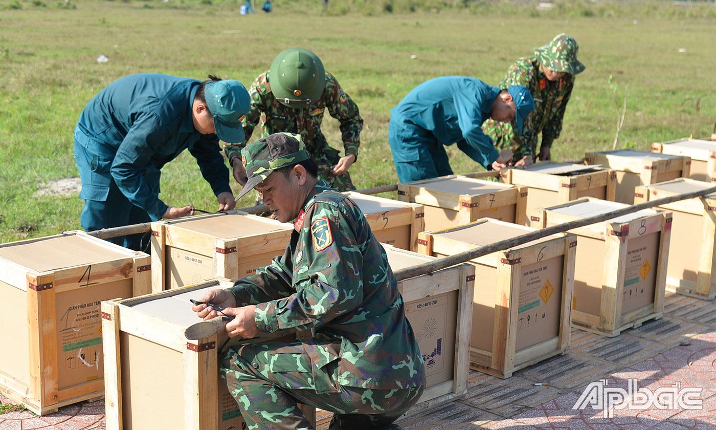 Pháo hoa được nẹp cố định.
