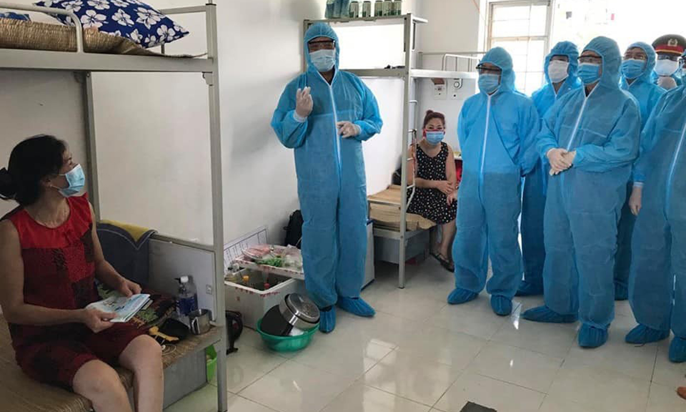 Thứ trưởng Đỗ Xuân Tuyên làm việc với tỉnh Hải Dương về công tác phòng, chống dịch bệnh Covid-19 trên địa bàn tỉnh vào tháng 8/2020.  Tuy nhiên, với sự nỗ lực, đoàn kết và quyết tâm cao, dưới chỉ đạo của Bộ Chính trị, Ban Bí thư 