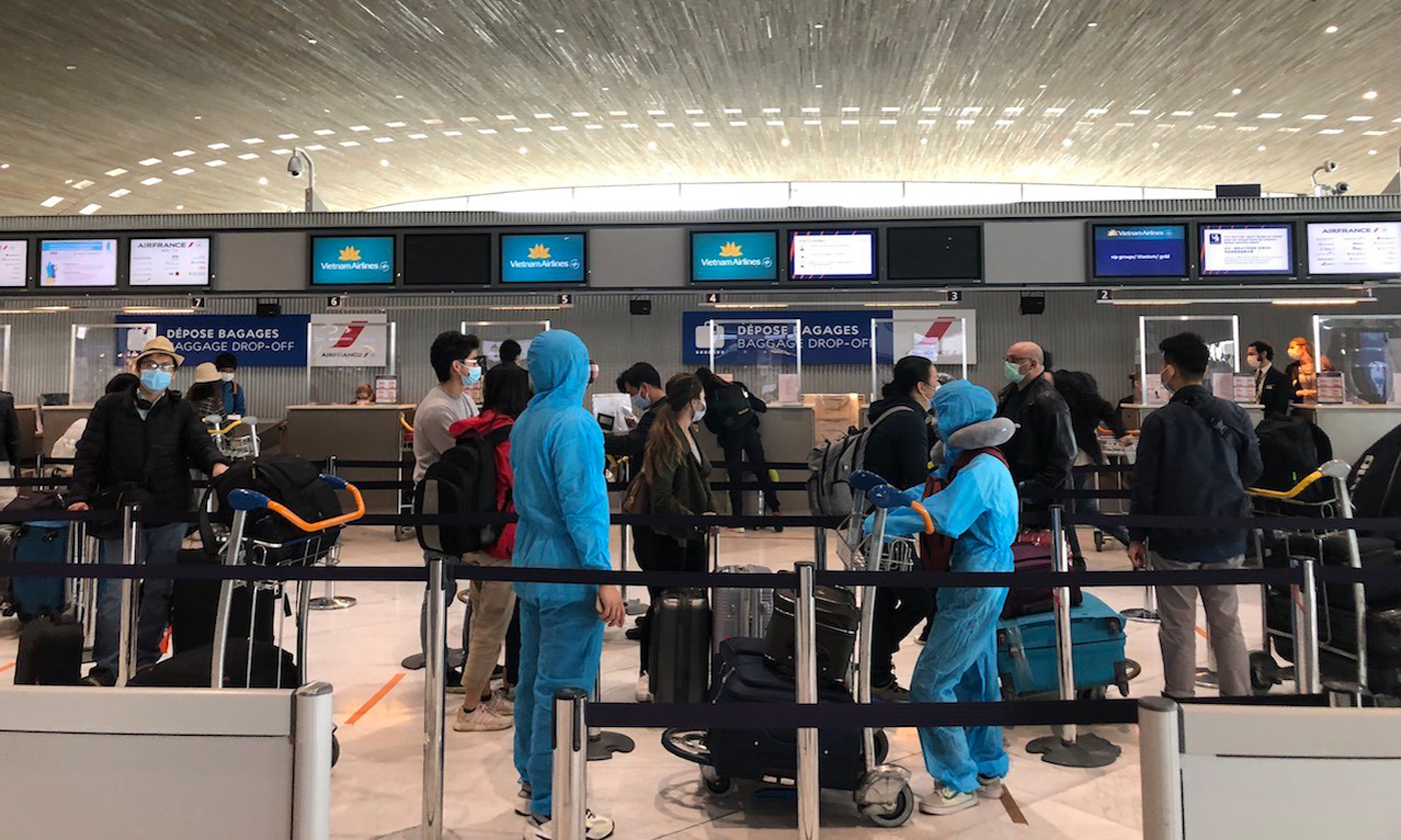 hứ trưởng Đỗ Xuân Tuyên đề nghị các địa phương tiếp tục giám sát chặt ca nghi nhiễm tại cửa khẩu.