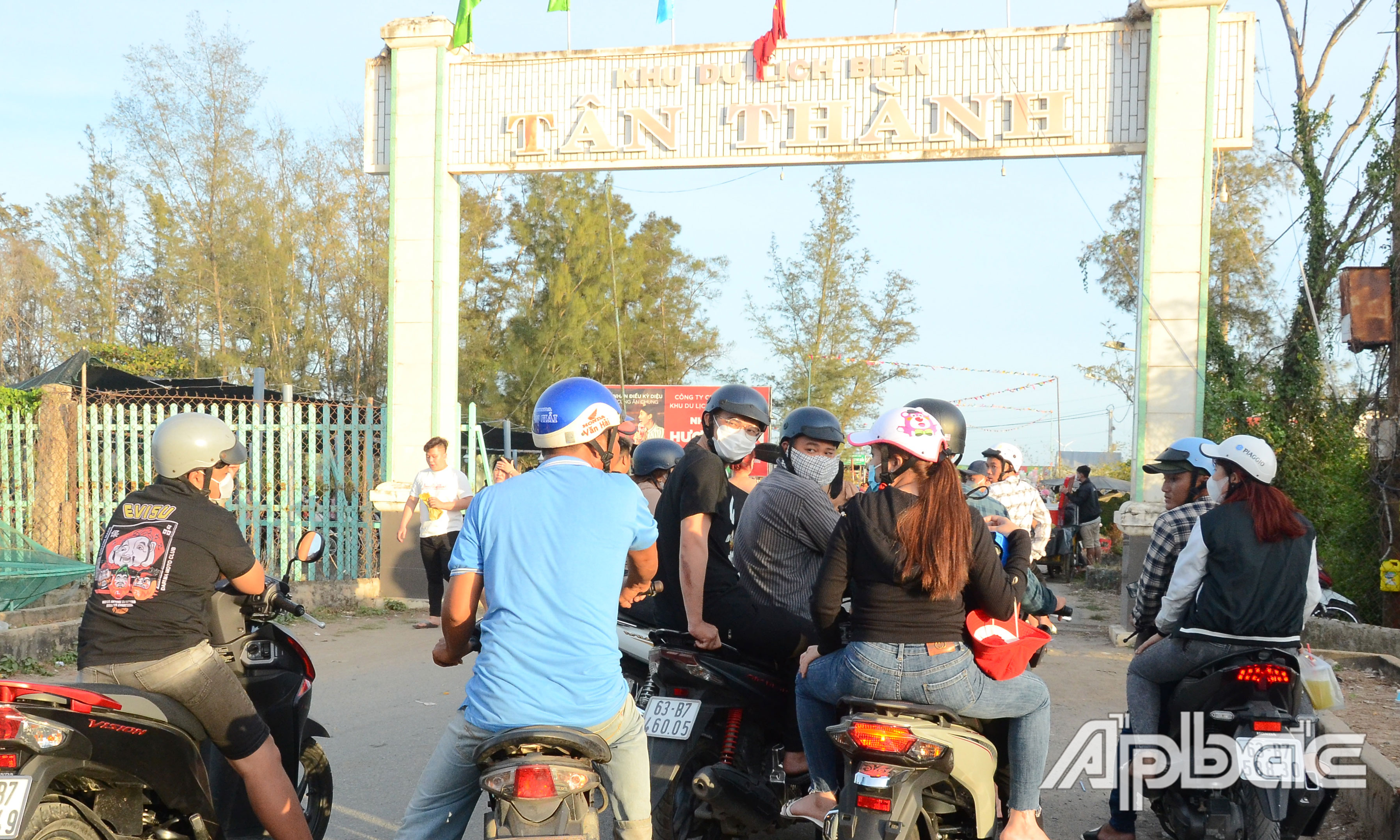 Đậu xe gây cản trở giao thông.