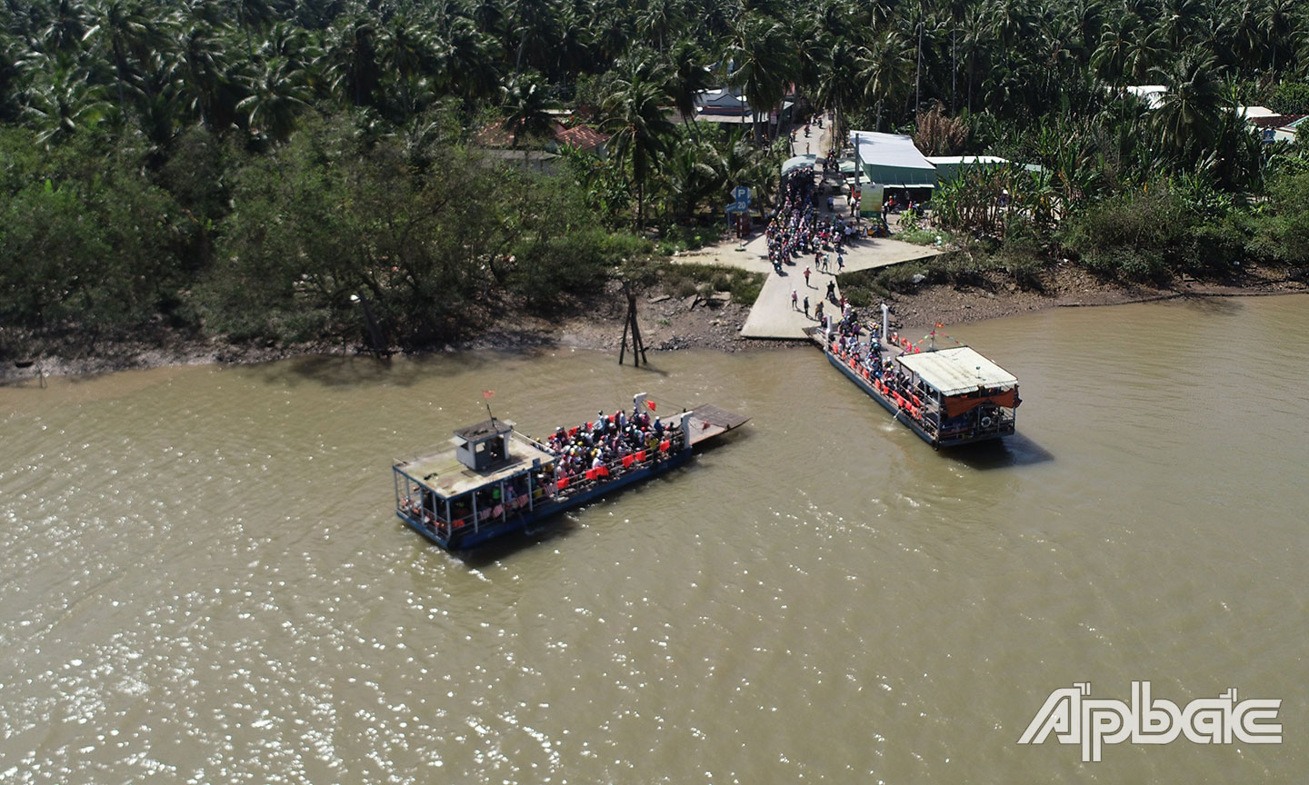 Cầu Chợ Gạo hoàn thành đưa vào sử dụng thúc đẩy phát triển kinh tế xã hội vùng và tạo điều kiện thuận lợi cho người dân qua lại xã Xuân Đông. 