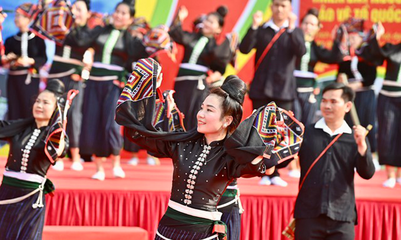 Chương trình biểu diễn văn nghệ tại Ngày hội - Ảnh: Đăng Khoa