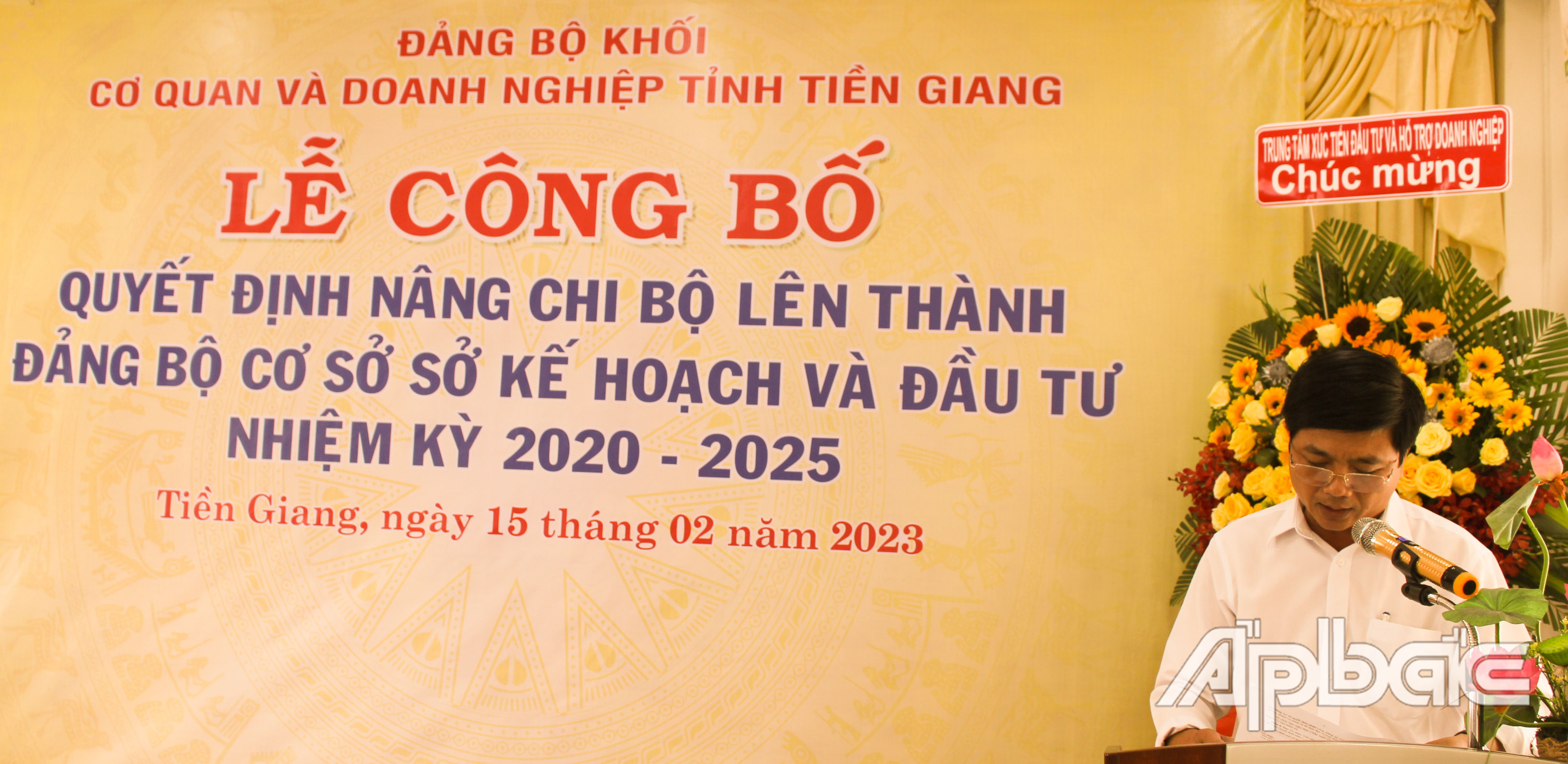 Ủy viên Ban Thường vụ, Trưởng ban Tổ chức Đảng ủy Khối Lê Tấn Sơn công bố Quyết địnhvề “Việc nâng Chi bộ cơ sở lên thành Đảng bộ cơ sở Sở KH&ĐT